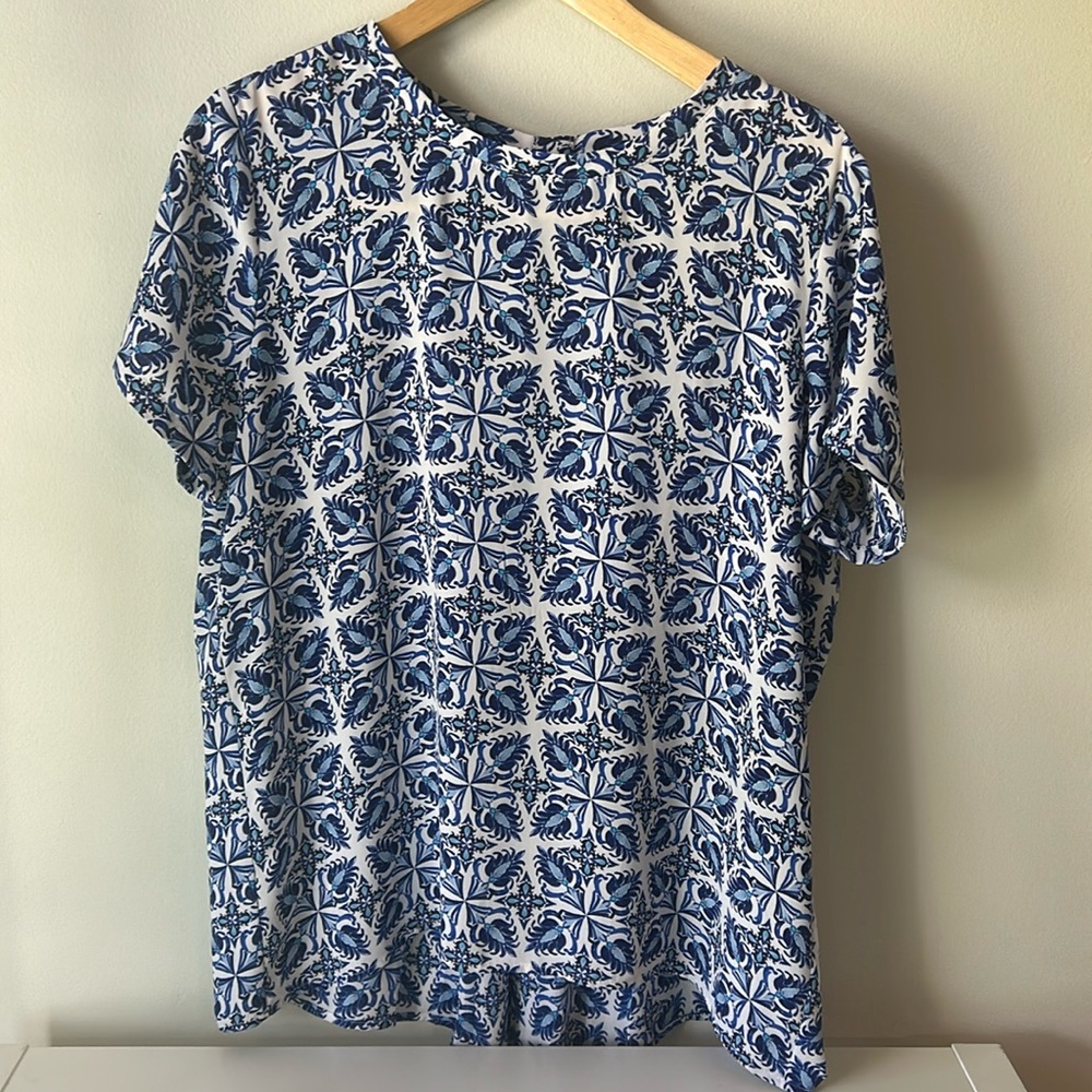 Loft outlet blue patterned flowy, pleated top, size medium